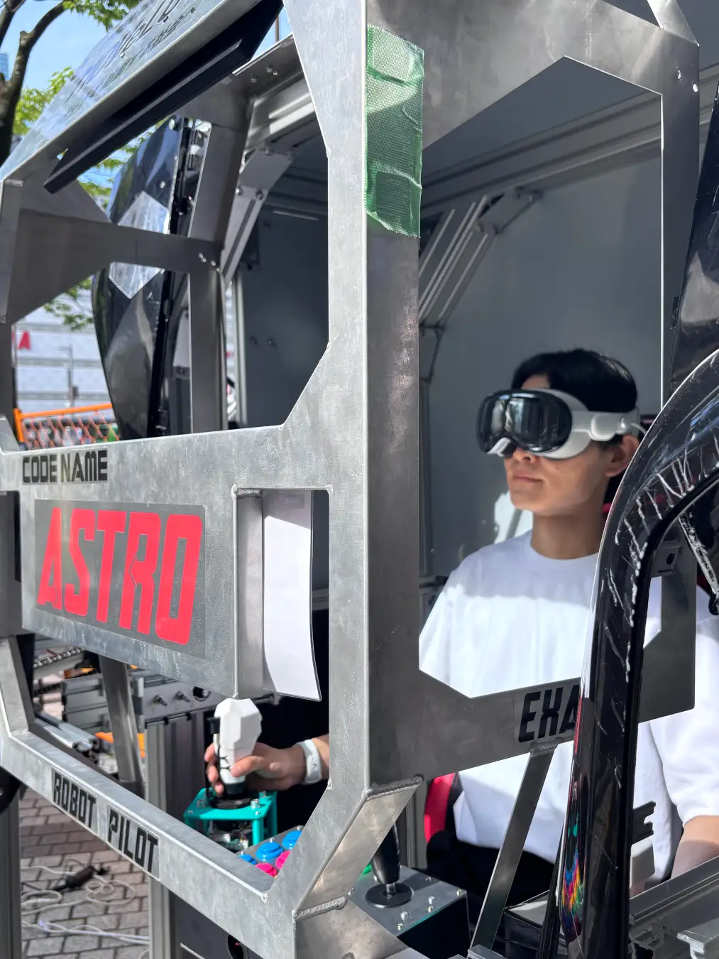 Apple Vision ProによるXR体験が現実に!! 搭乗型ロボットイベントに技術協力 - 合同会社はこぶねっと Event | AR/VR開発・システム開発